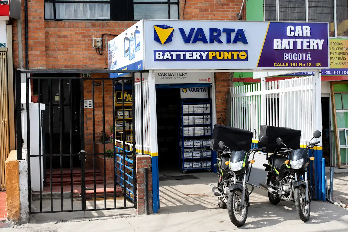 Punto de atención de CarBattery en el norte de Bogotá